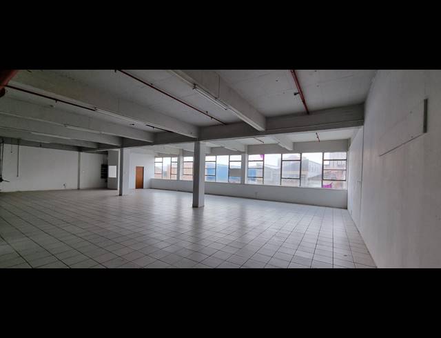 6,393M² WAREHOUSE FOR SALE IN PARK CENTRAL